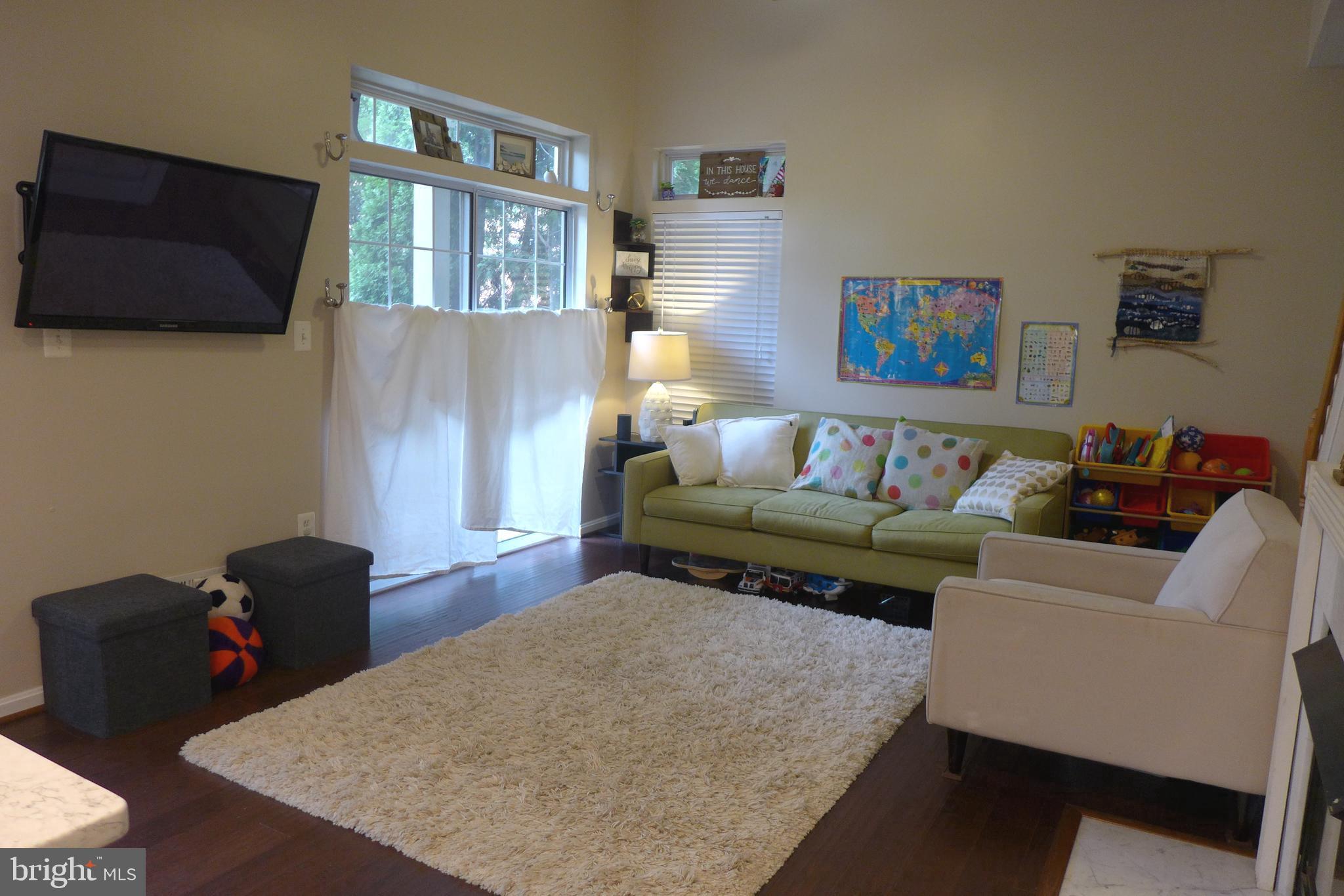 11872 Breton Court, Unit 12A Reston, VA 20191 - Photo 9 of 30 Living room