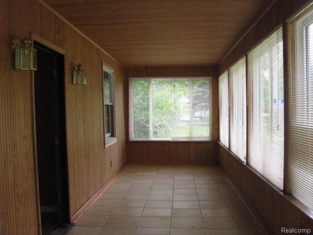 23684 Berg Road Southfield, MI 48033 - Photo 2 of 11 Berg- front sunroom
