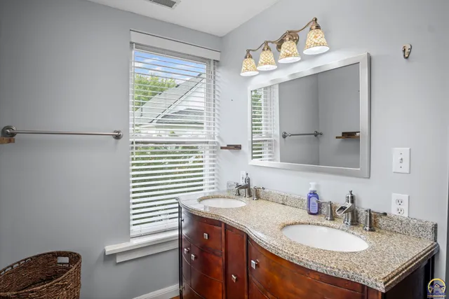 $315,000 | 307 South Pearl Street, Paola, KS 66071