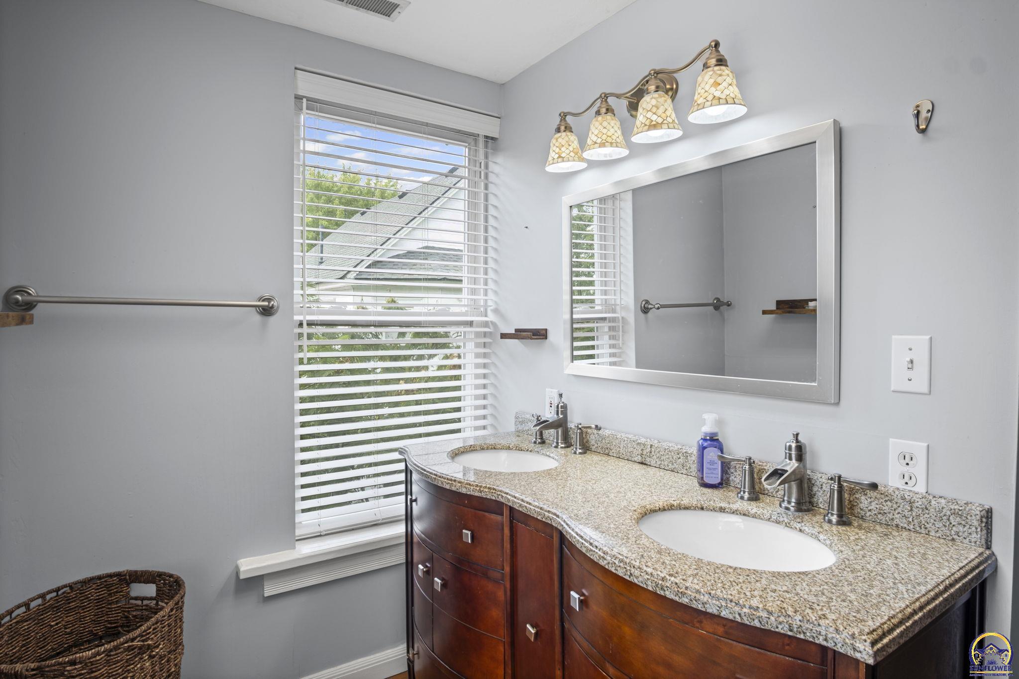 307 South Pearl Street Paola, KS 66071 - Photo 23 of 37