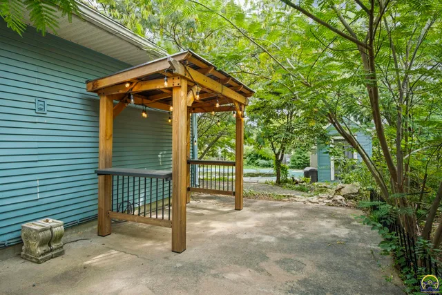 $315,000 | 307 South Pearl Street, Paola, KS 66071