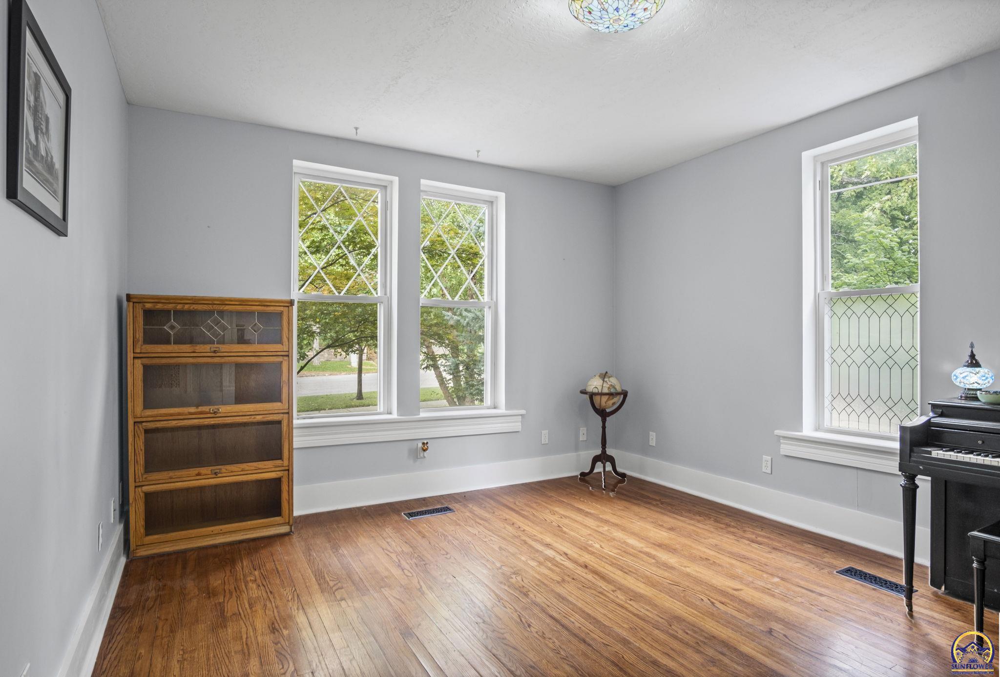 307 South Pearl Street Paola, KS 66071 - Photo 6 of 37