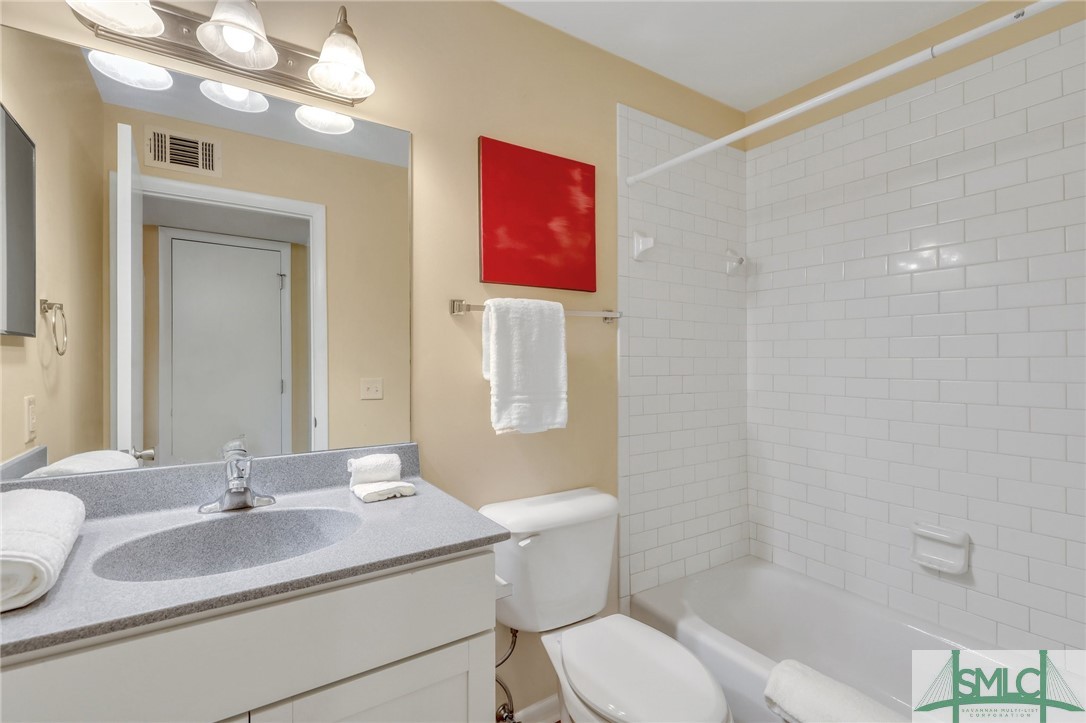 401 North Cromwell Road, Unit E6 Savannah, GA 31410 - Photo 13 of 19 Primary Bath