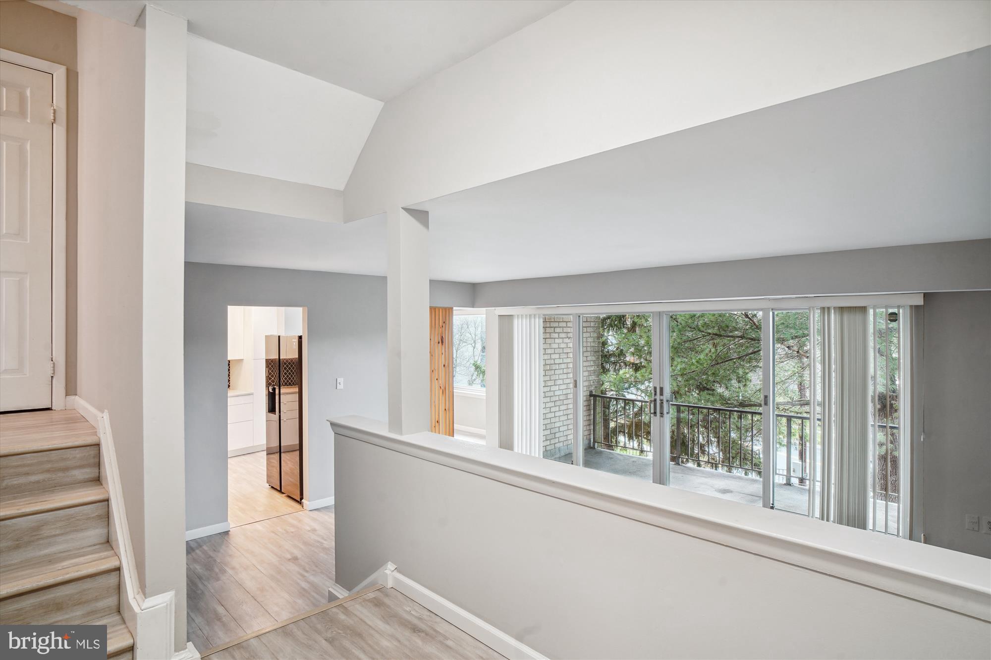 2507 Baltimore Road, Unit 4 Rockville, MD 20853 - Photo 10 of 37 Foyer