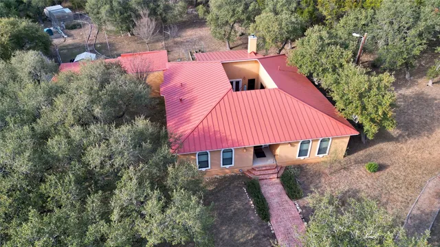 $995,000 | 450 Windmill Oaks Drive, Wimberley, TX 78676