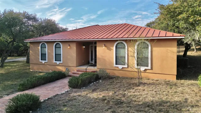 $995,000 | 450 Windmill Oaks Drive, Wimberley, TX 78676