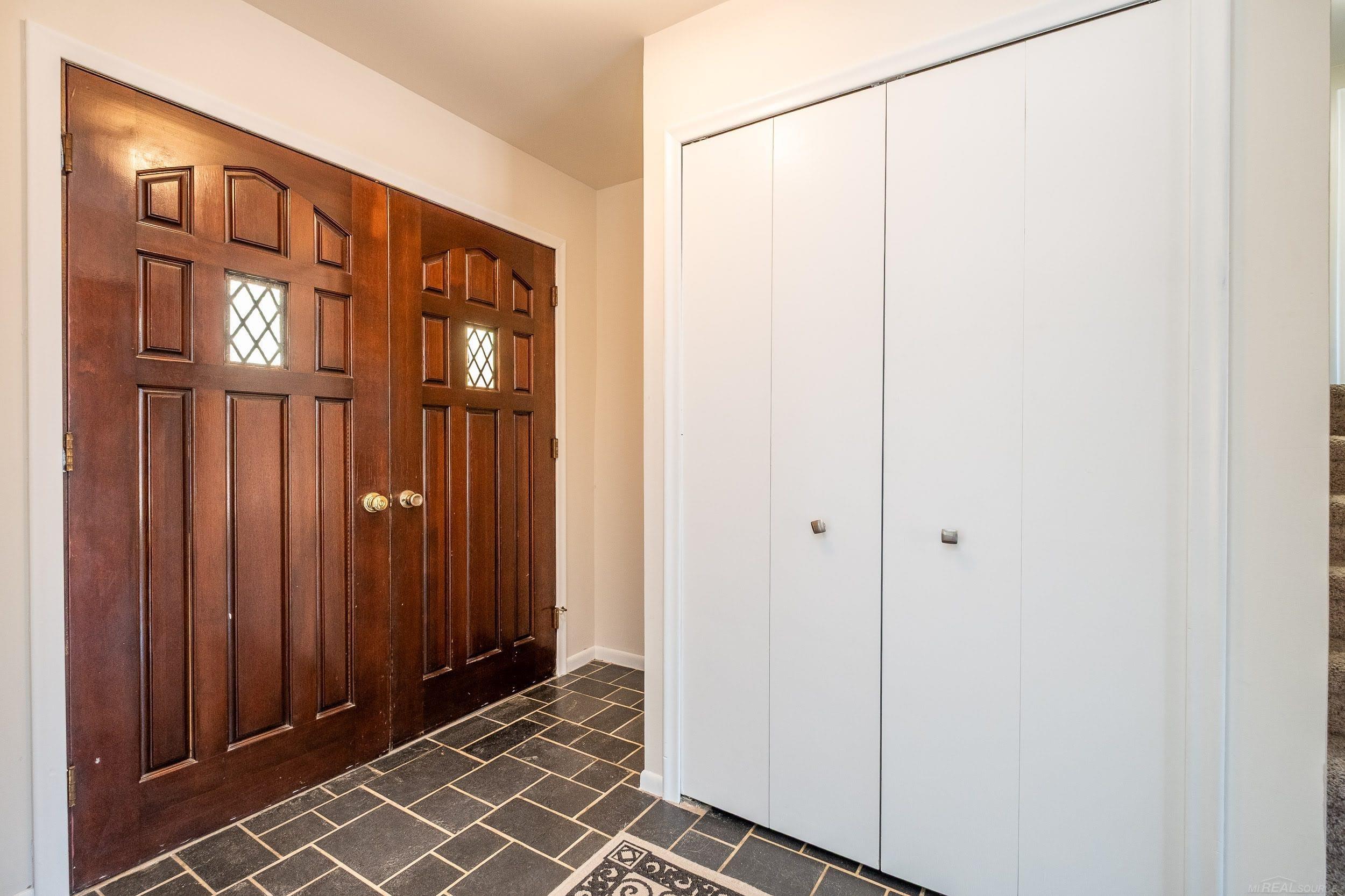 49225 Romeo Plank Road Macomb, MI 48044 - Photo 4 of 32 50171231-897a3ba6-ef9c-4a5e-935b-ed924bd97d4f.JPG