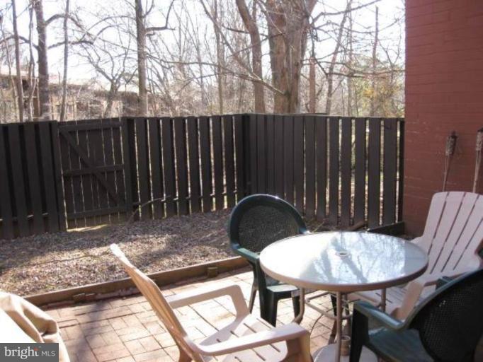1321 Northgate Square Reston, VA 20190 - Photo 8 of 27 Private & Perfect for Entertaining!