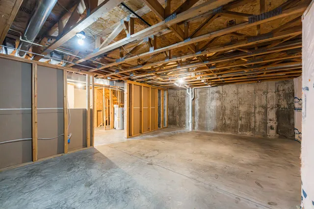 $2,500 | 639 Stonegate Drive, Sycamore, IL 60178