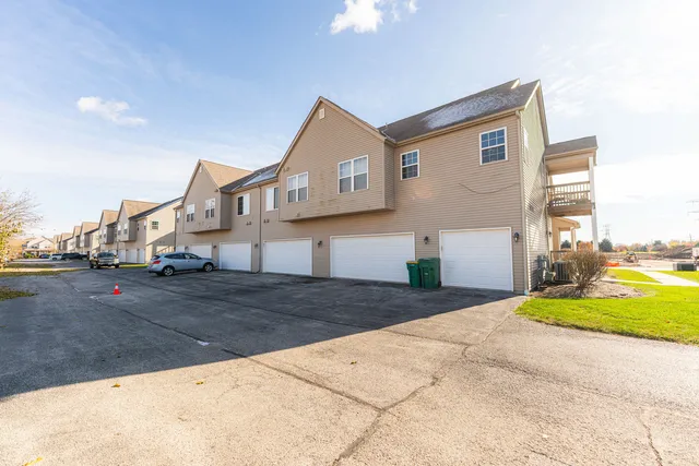 $2,500 | 639 Stonegate Drive, Sycamore, IL 60178