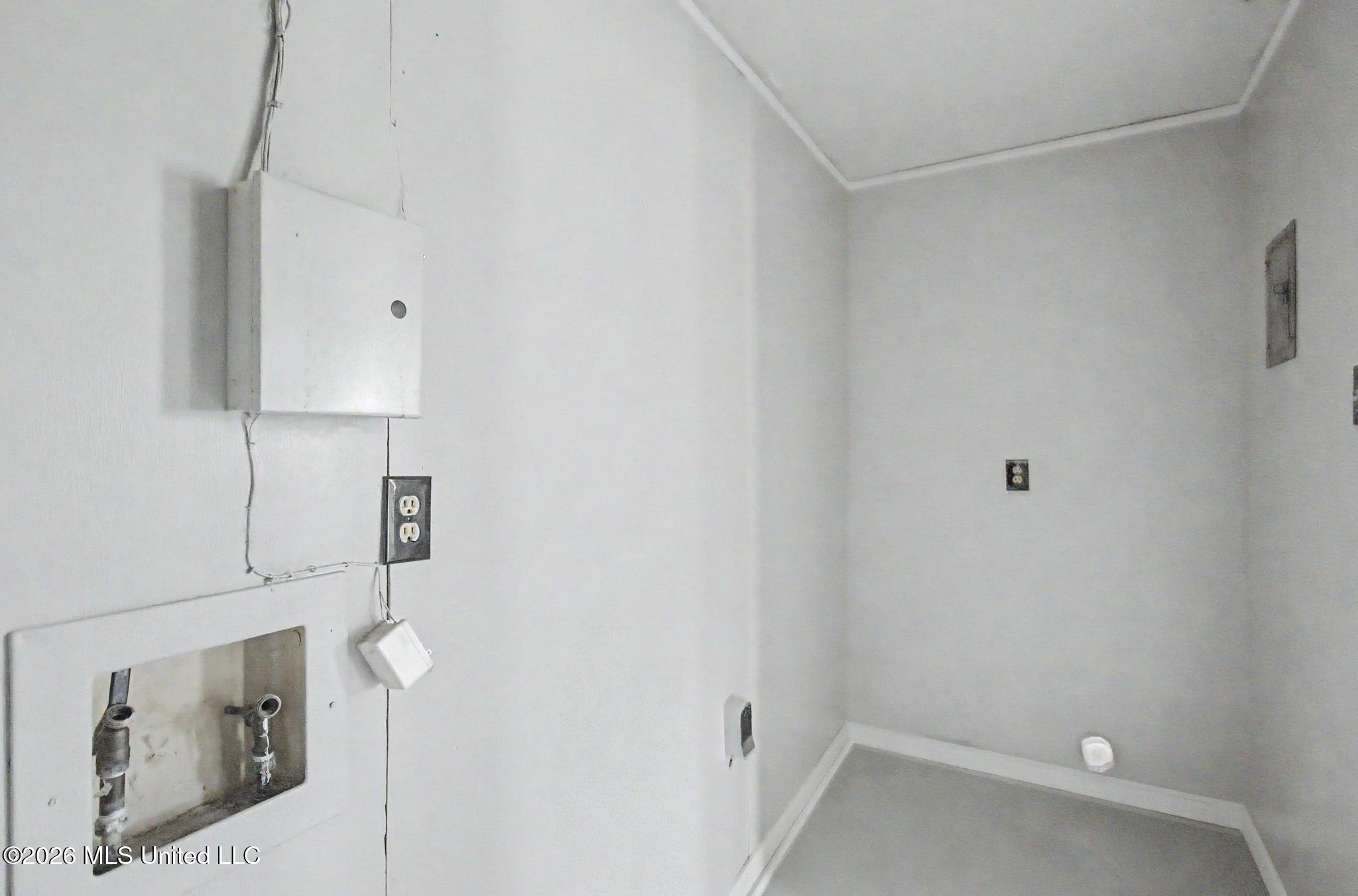 5018 Frederick Street Moss Point, MS 39563 - Photo 13 of 24 Laundry