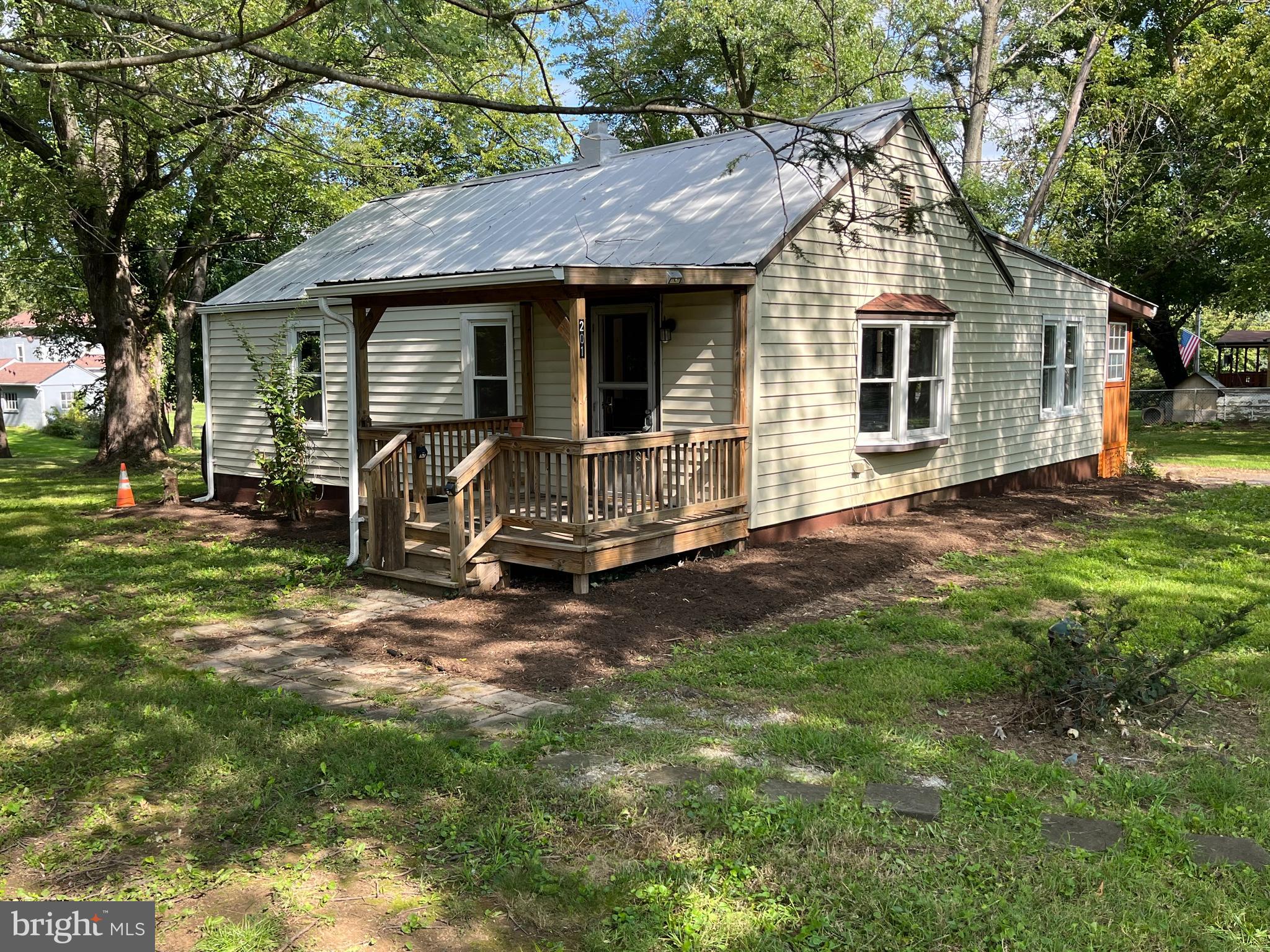 201 Oak Tree Road Kearneysville, WV 25430 - Photo 1 of 11 Gallery Image 1