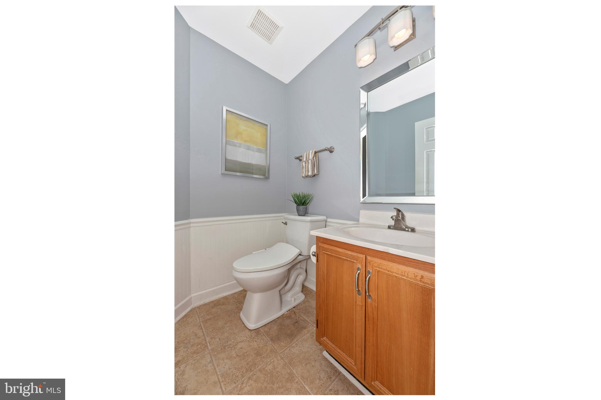 6432 View Point Court Frederick, MD 21703 - Photo 11 of 27 Main Level Half Bath