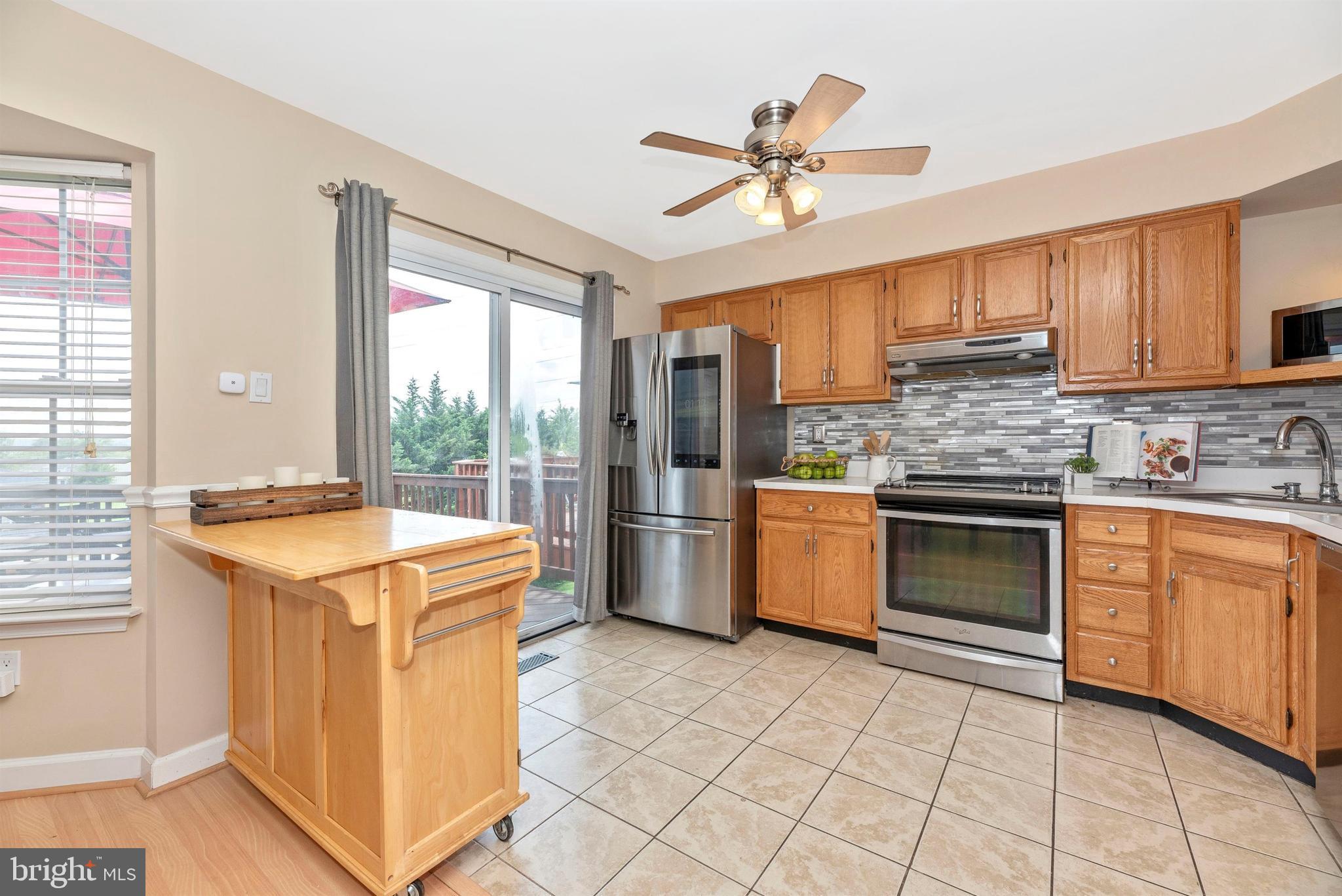 6432 View Point Court Frederick, MD 21703 - Photo 9 of 27 Tile Backsplash