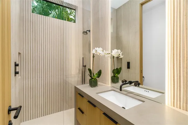 $11,500,000 | 6107 North Ocean Boulevard, Ocean Ridge, FL 33435