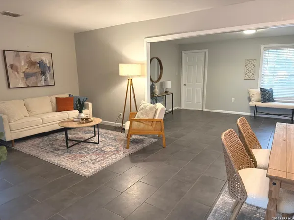 $1,795 | 102 Antrim Drive, San Antonio, TX 78218