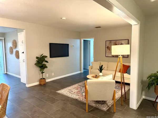 $1,795 | 102 Antrim Drive, San Antonio, TX 78218