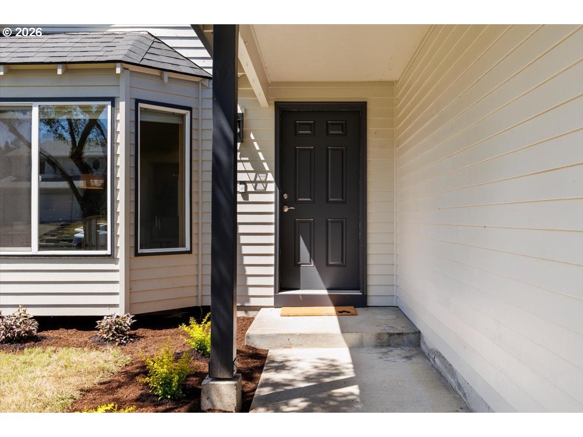 7025 Southwest 174th Avenue Beaverton, OR 97007 - Photo 4 of 38