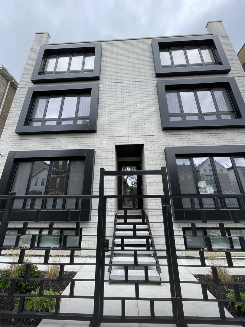 719 North Elizabeth Street, Unit 2 Chicago, IL 60642 - Photo 2 of 27