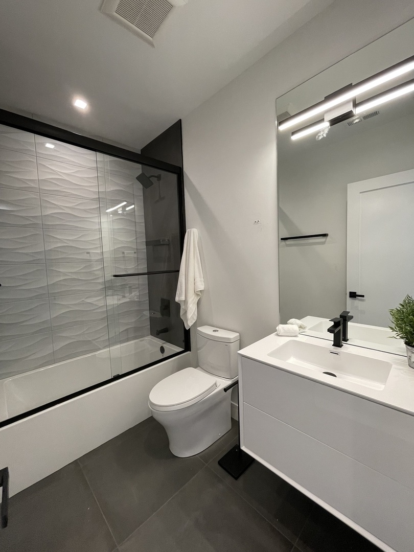 719 North Elizabeth Street, Unit 2 Chicago, IL 60642 - Photo 8 of 27