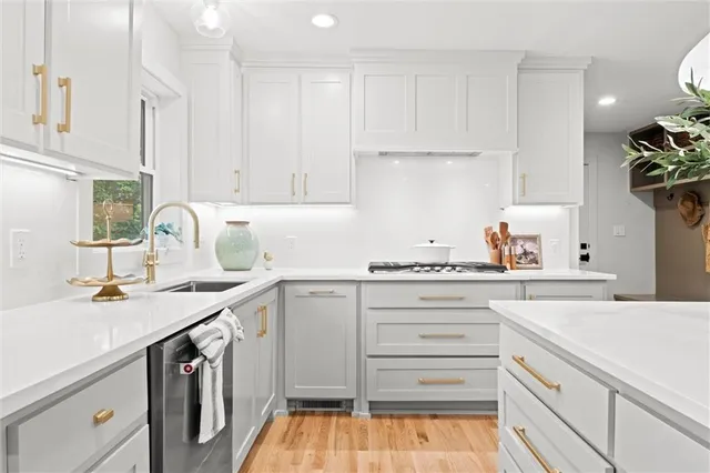 $1,199,995 | 10314 Sagamore Lane, Leawood, KS 66206