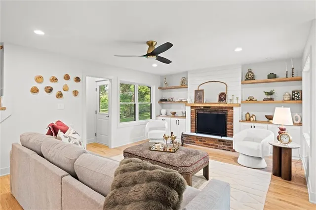 $1,199,995 | 10314 Sagamore Lane, Leawood, KS 66206