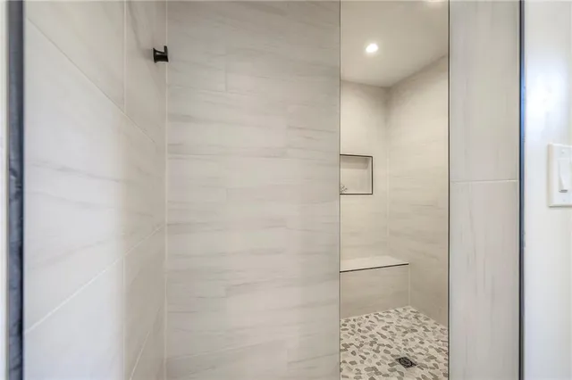 $1,199,995 | 10314 Sagamore Lane, Leawood, KS 66206