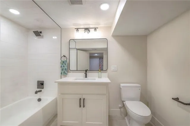 $1,199,995 | 10314 Sagamore Lane, Leawood, KS 66206