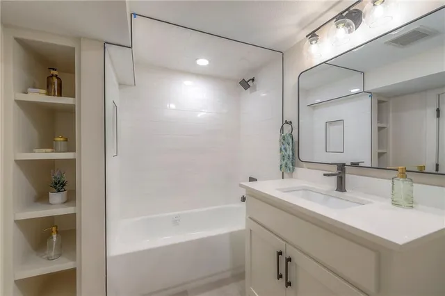 $1,199,995 | 10314 Sagamore Lane, Leawood, KS 66206