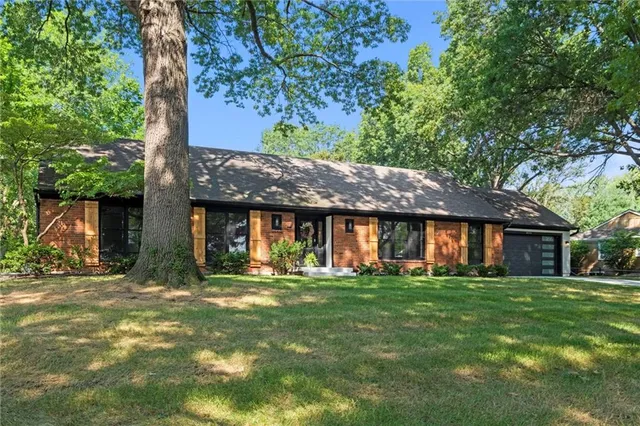 $1,199,995 | 10314 Sagamore Lane, Leawood, KS 66206