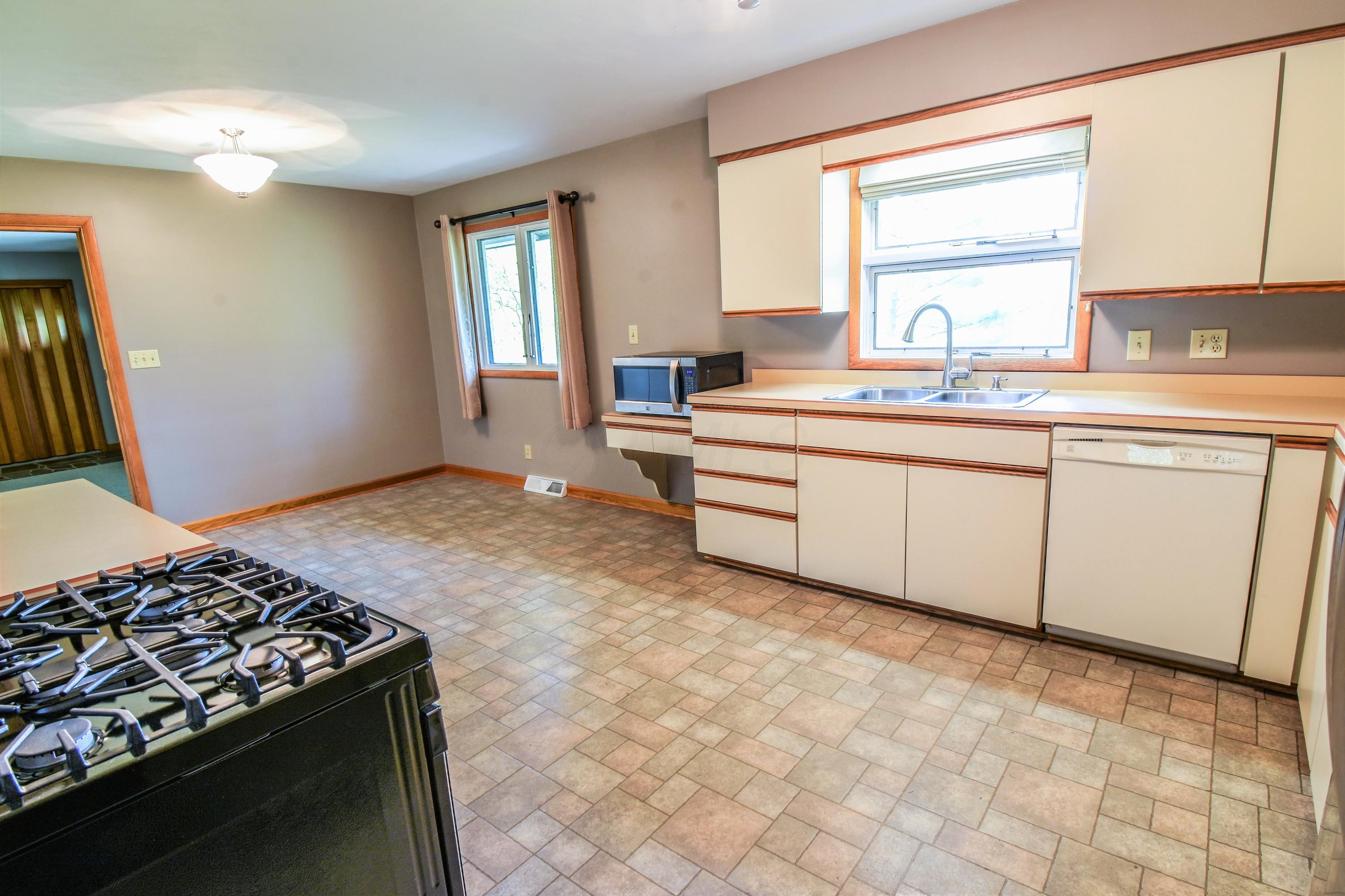 3199 Sharon Valley Road Northeast Newark, OH 43055 - Photo 9 of 23