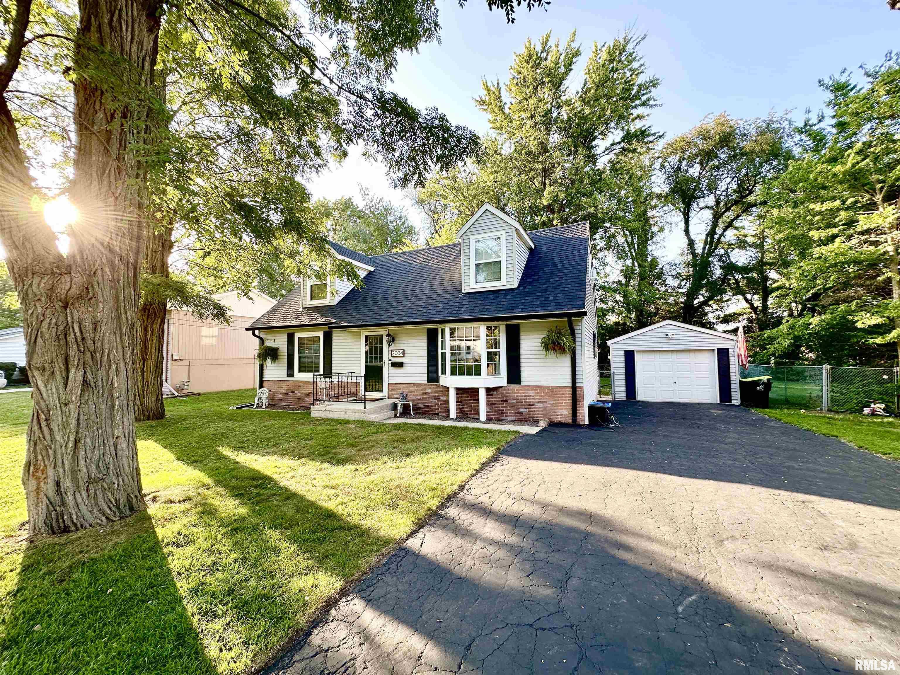 2004 Plum Street Jacksonville, IL 62650 - Photo 2 of 42