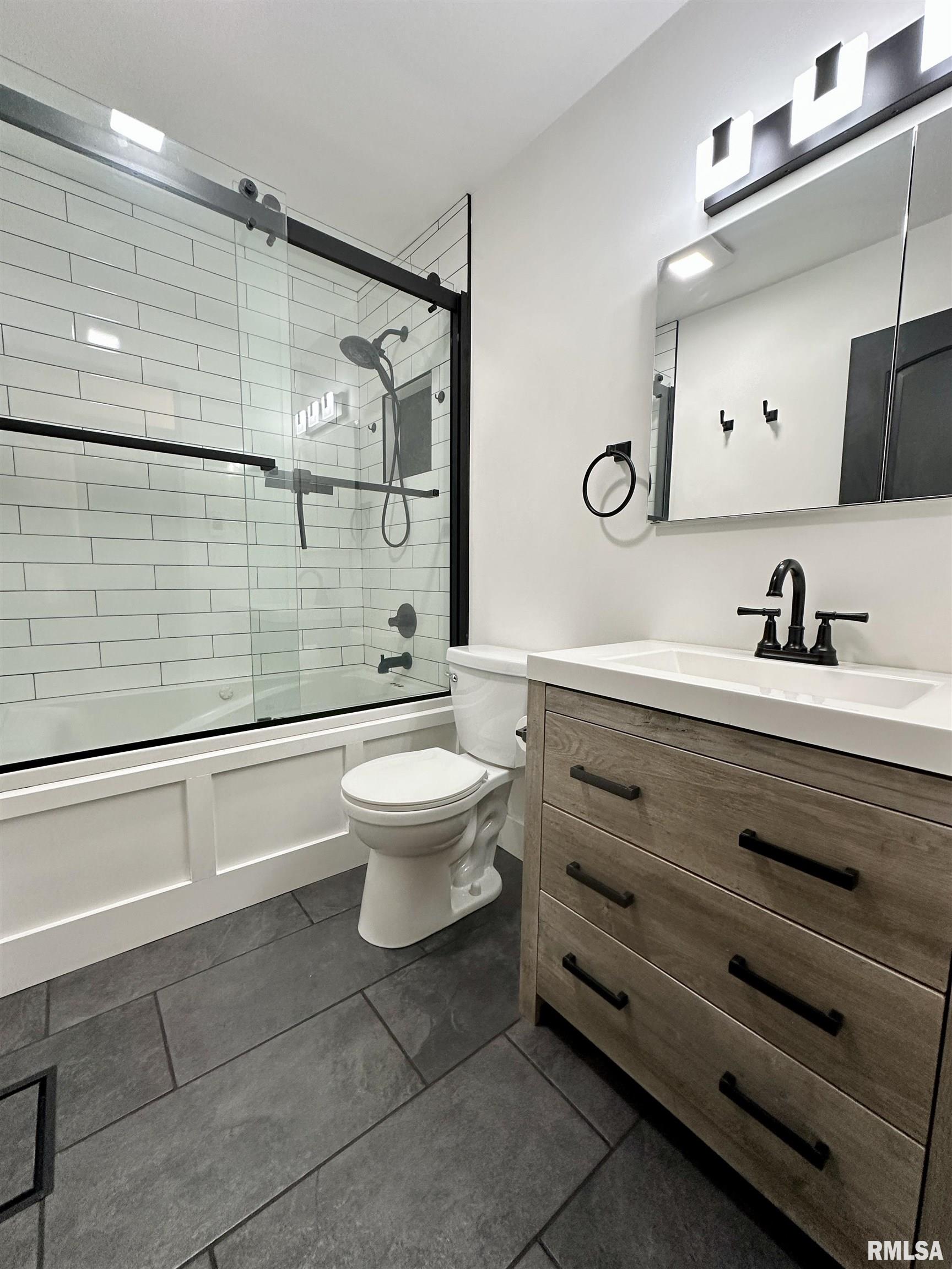 2004 Plum Street Jacksonville, IL 62650 - Photo 23 of 42