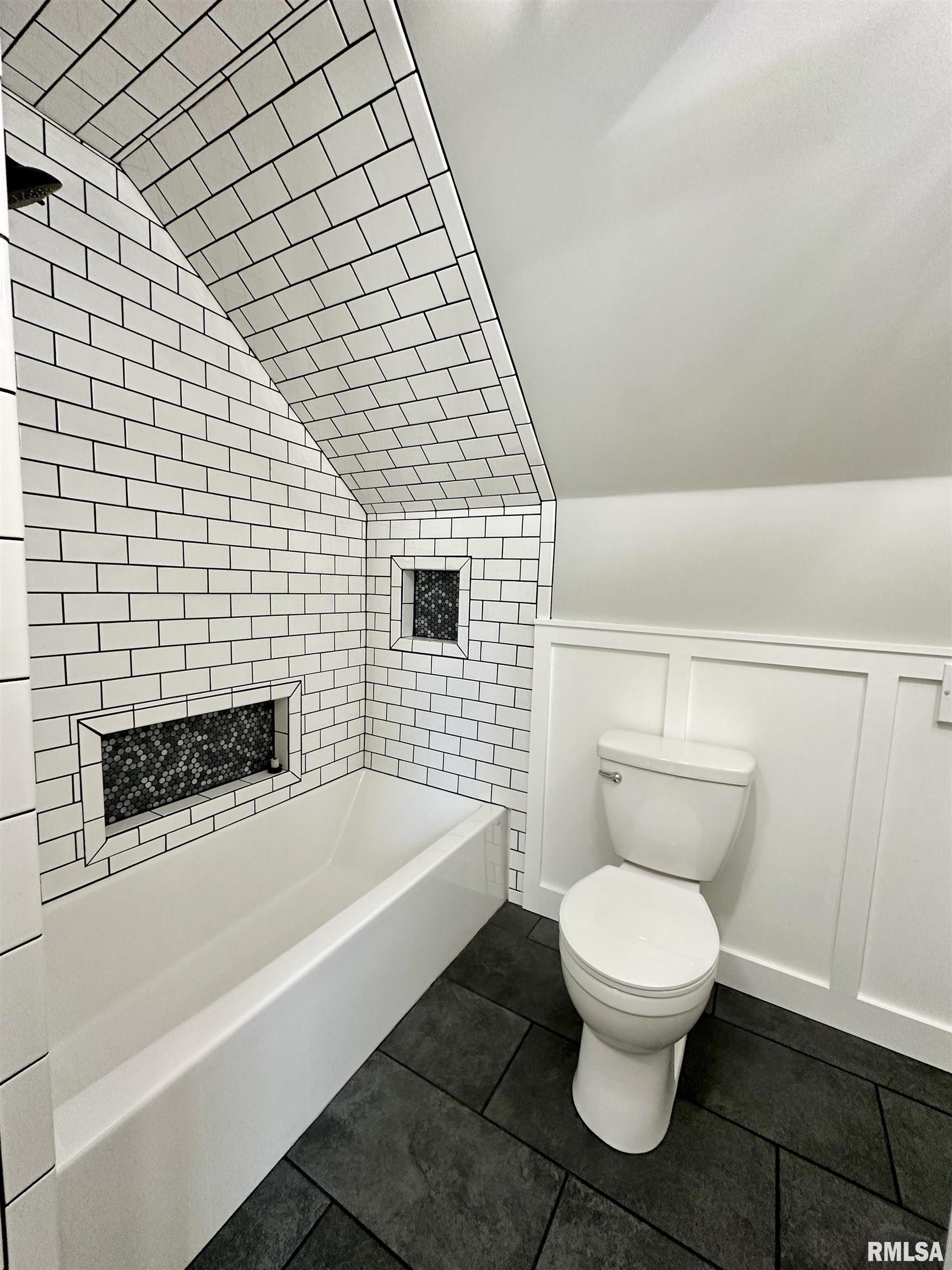 2004 Plum Street Jacksonville, IL 62650 - Photo 35 of 42