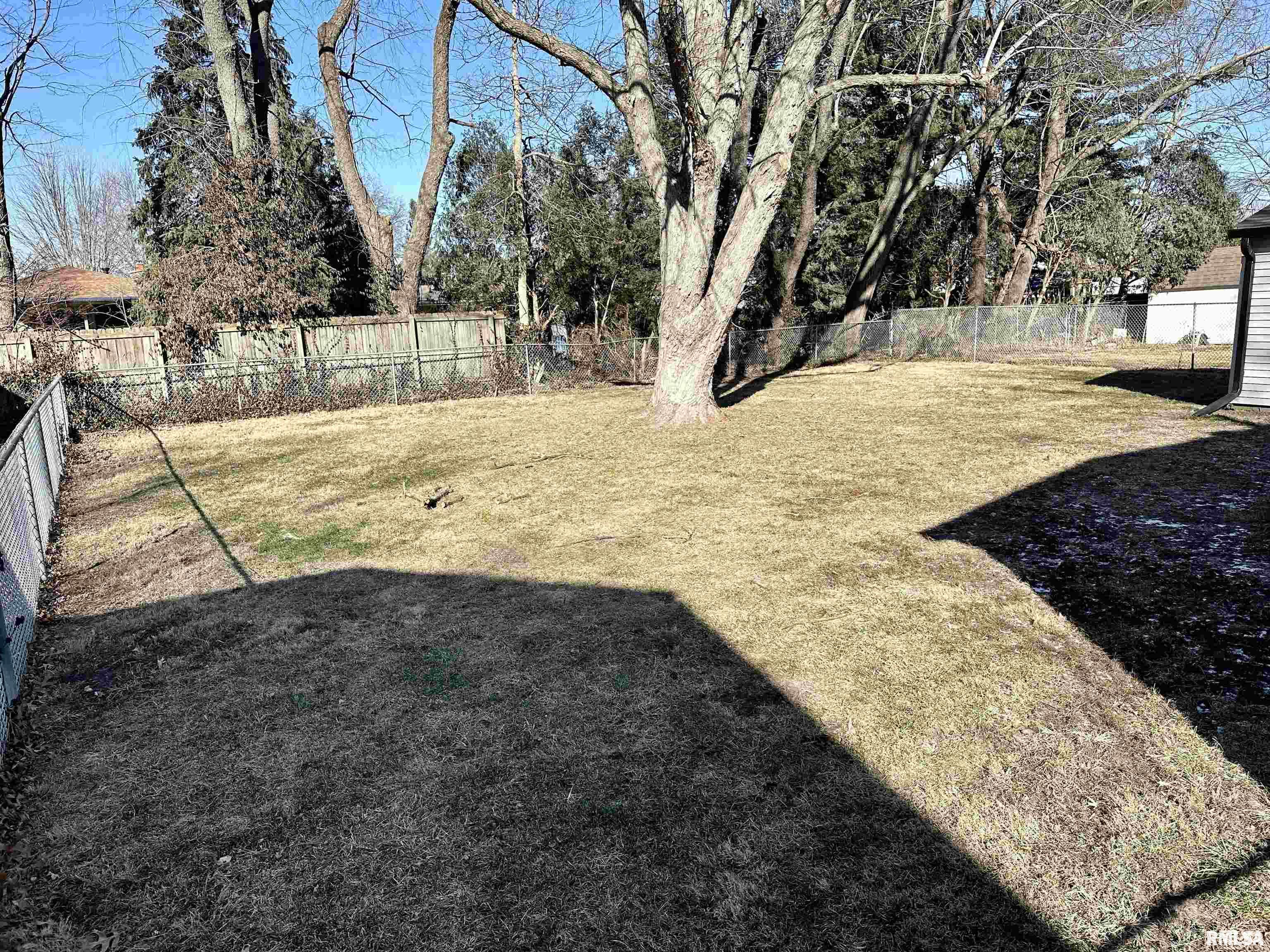 2004 Plum Street Jacksonville, IL 62650 - Photo 41 of 42