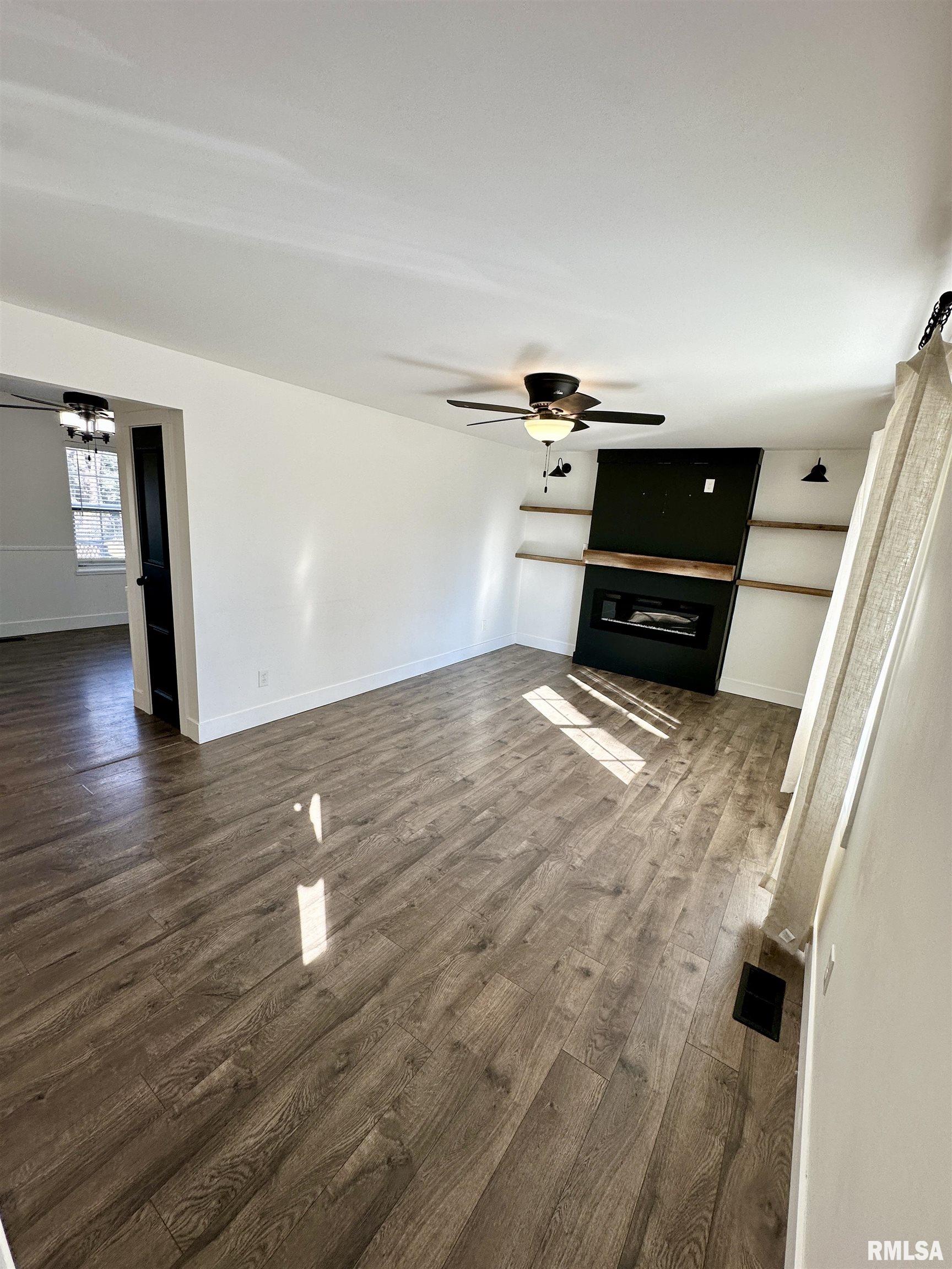 2004 Plum Street Jacksonville, IL 62650 - Photo 5 of 42