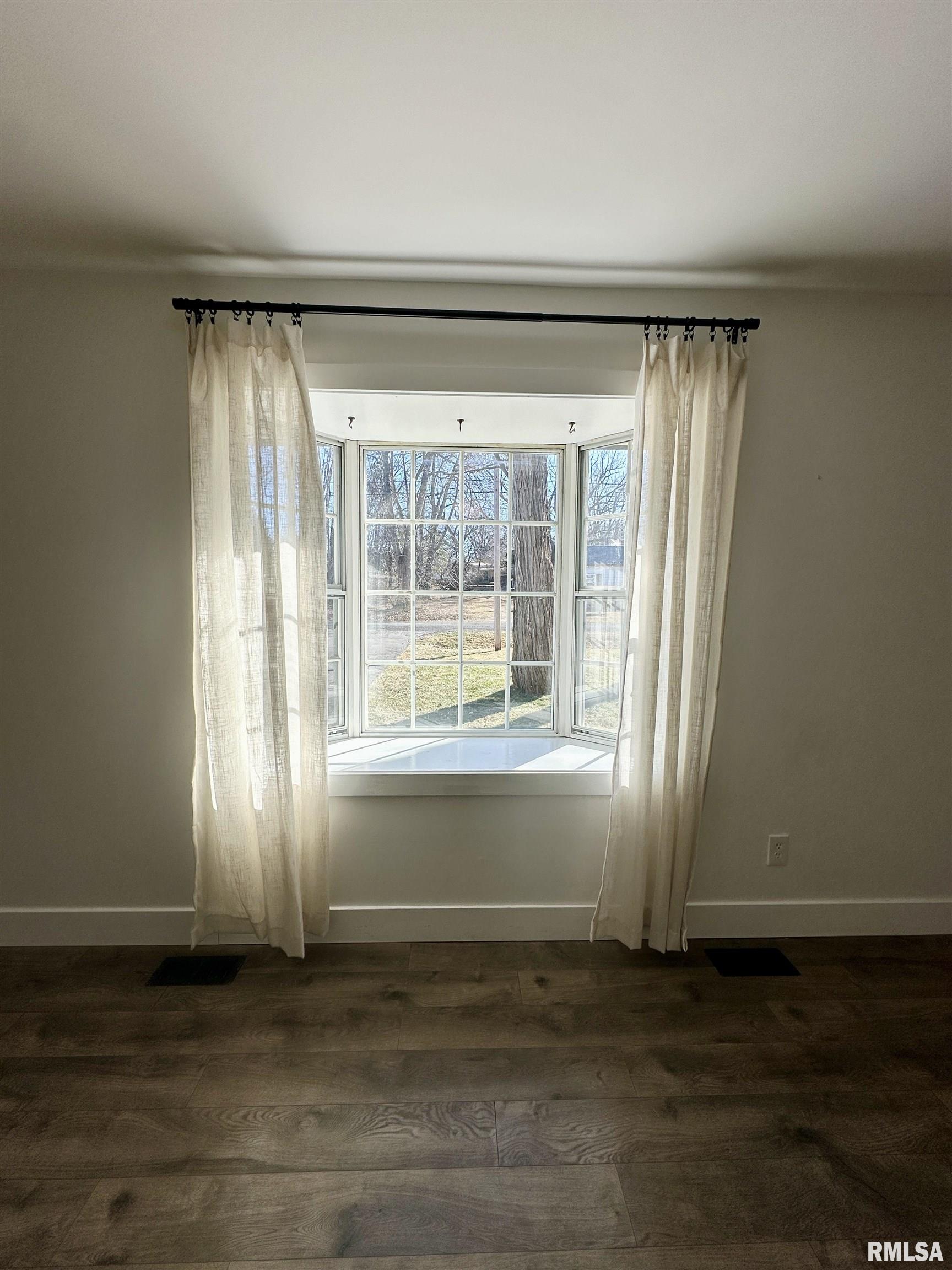 2004 Plum Street Jacksonville, IL 62650 - Photo 10 of 42