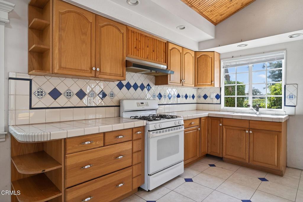 901 Indigo Place Oxnard, CA 93036 - Photo 12 of 38