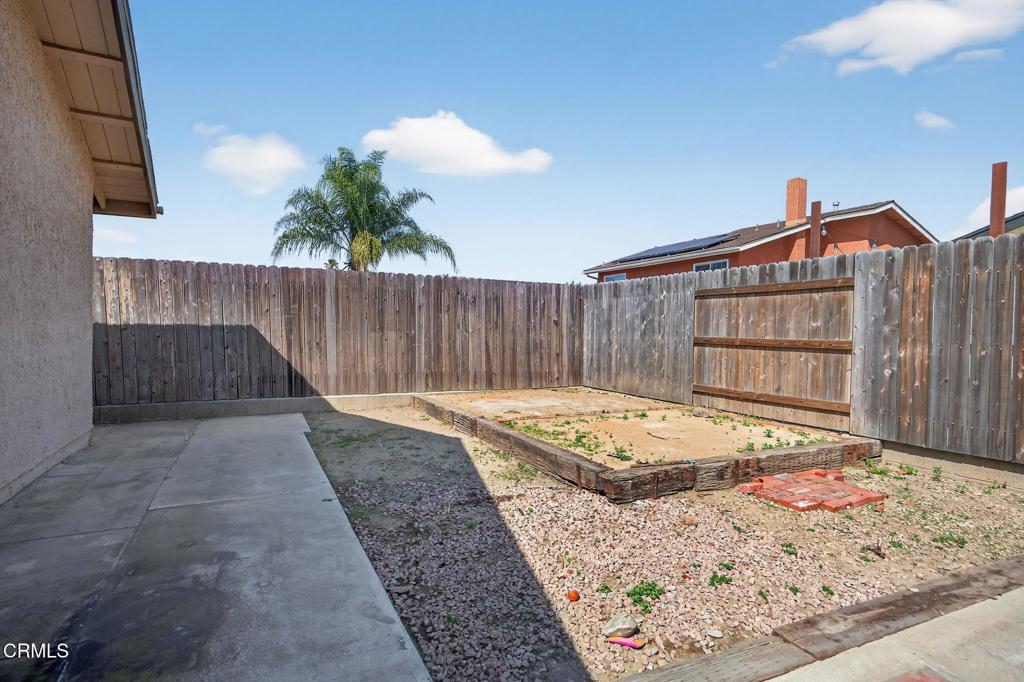 901 Indigo Place Oxnard, CA 93036 - Photo 31 of 38