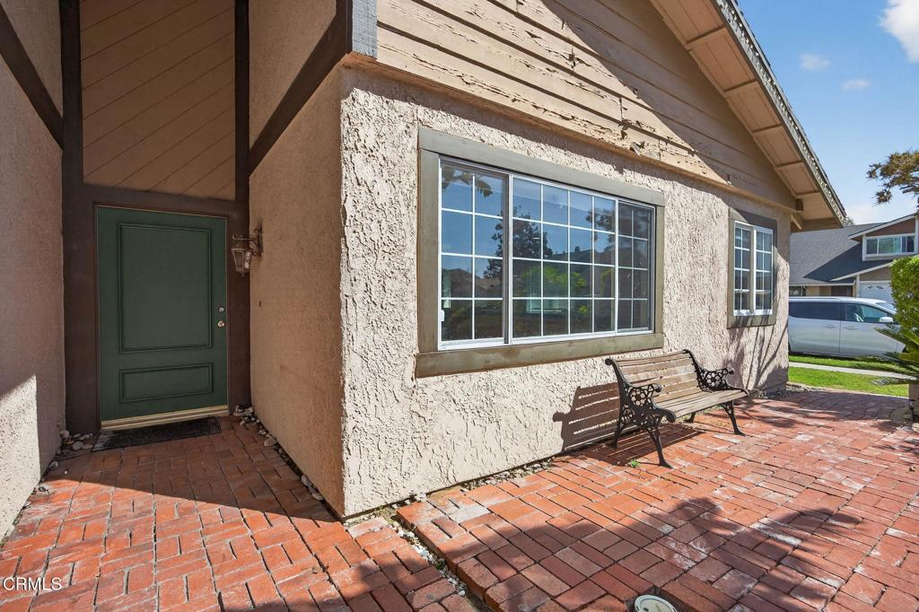 901 Indigo Place Oxnard, CA 93036 - Photo 4 of 38