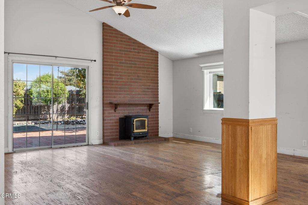 901 Indigo Place Oxnard, CA 93036 - Photo 6 of 38