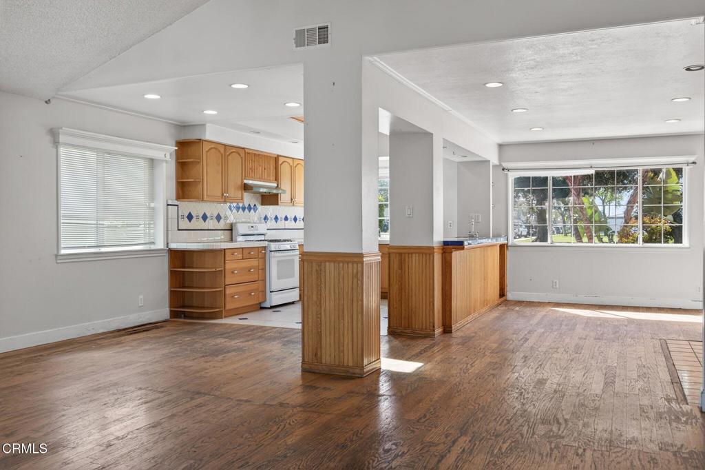 901 Indigo Place Oxnard, CA 93036 - Photo 9 of 38