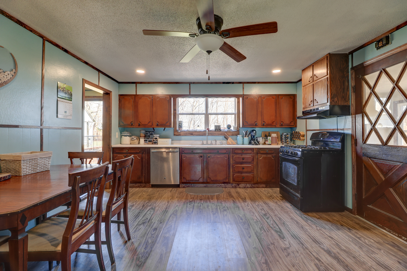404 North Main Coleta, IL 61081 - Photo 6 of 30
