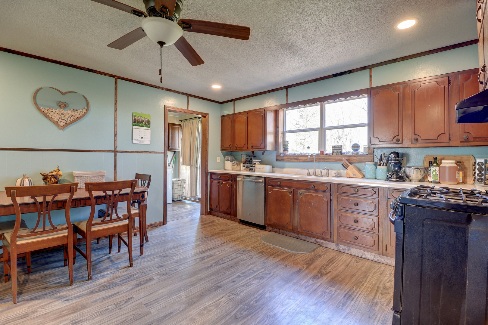 404 North Main Coleta, IL 61081 - Photo 7 of 30