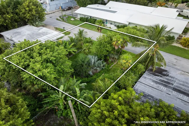 a view of a tennis court
