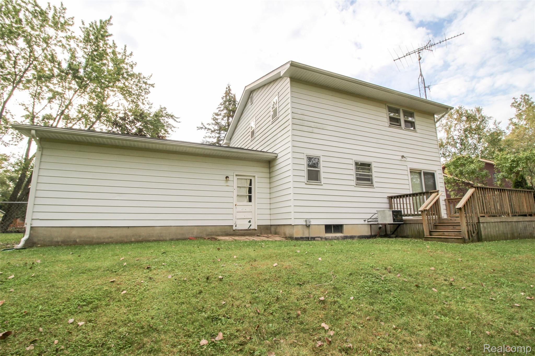1258 Stonehenge Road Flint, MI 48532 - Photo 25 of 30 26.jpg