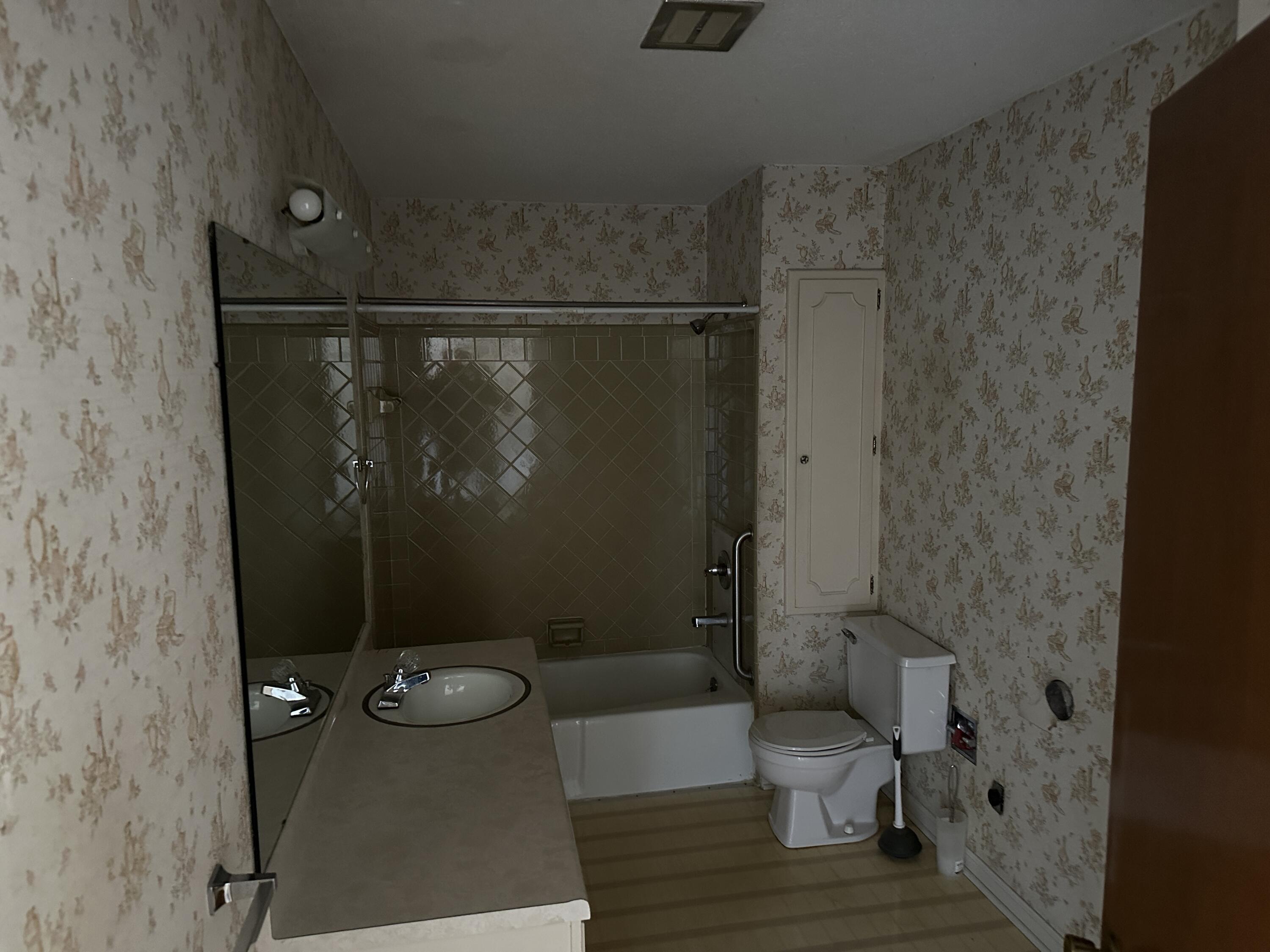 4314 Ringgold Road, Unit 4316A Chattanooga, TN 37412 - Photo 8 of 13 F89FA3EA-994F-435C-982F-854D943AD528