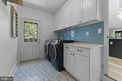 $999,900 | 7814 Elba Road, Alexandria, VA 22306