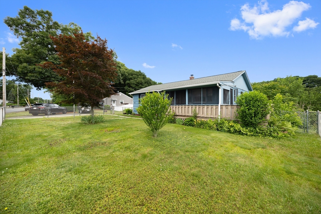 522 Prospect Street Chicopee, MA 01020 - Photo 2 of 24