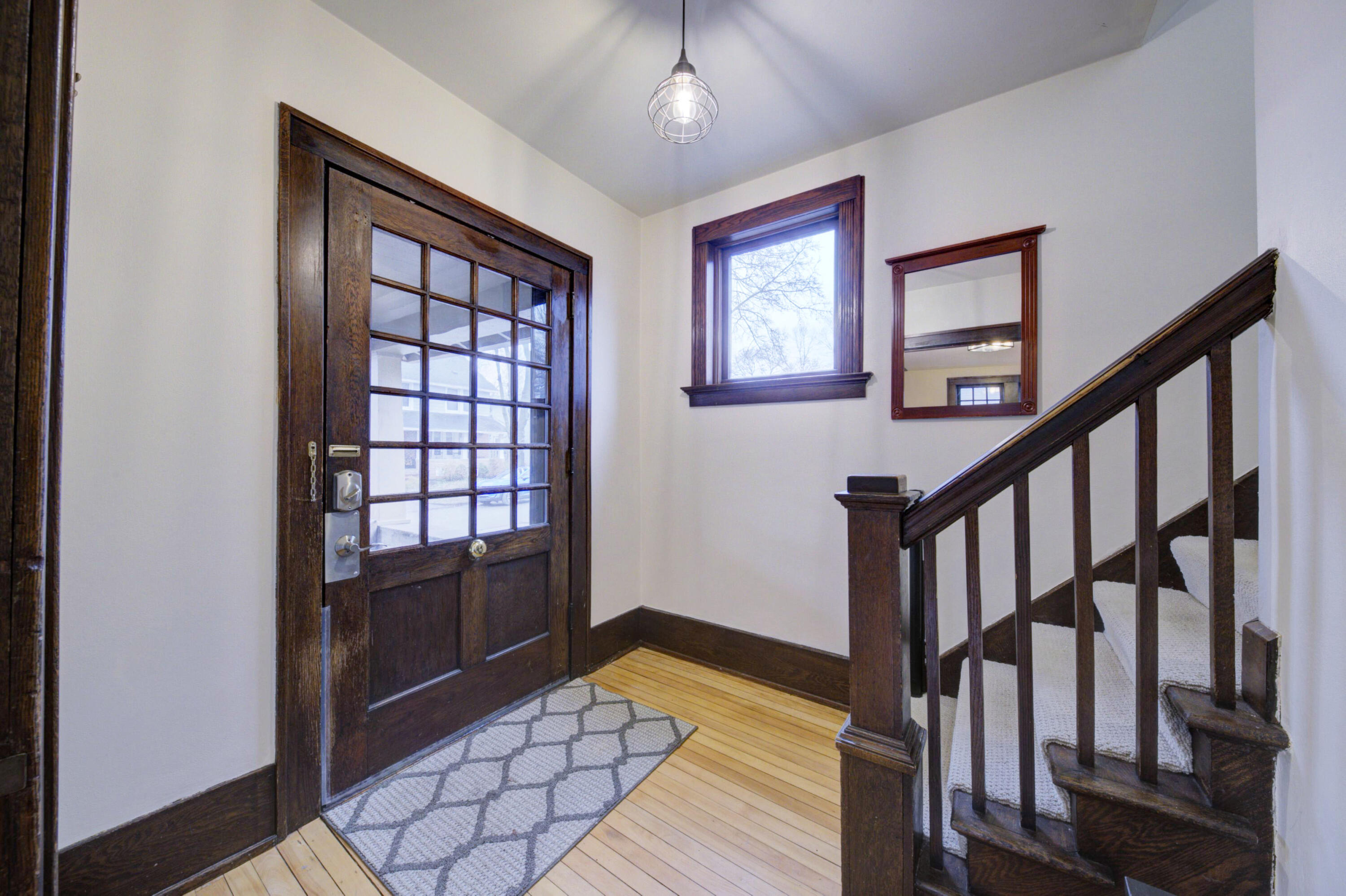 809 Sycamore Place Ann Arbor, MI 48104 - Photo 5 of 64 Entryway